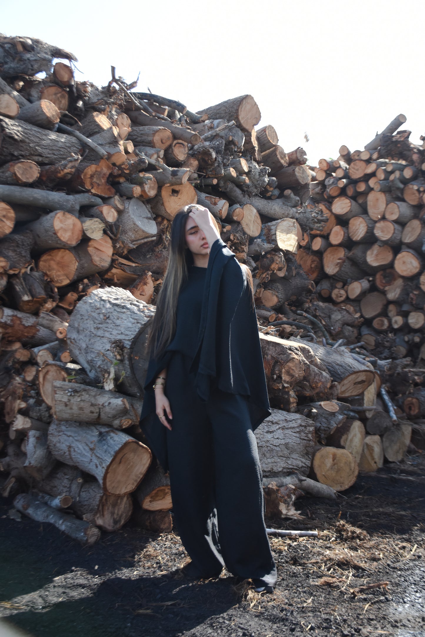 Layl set in black