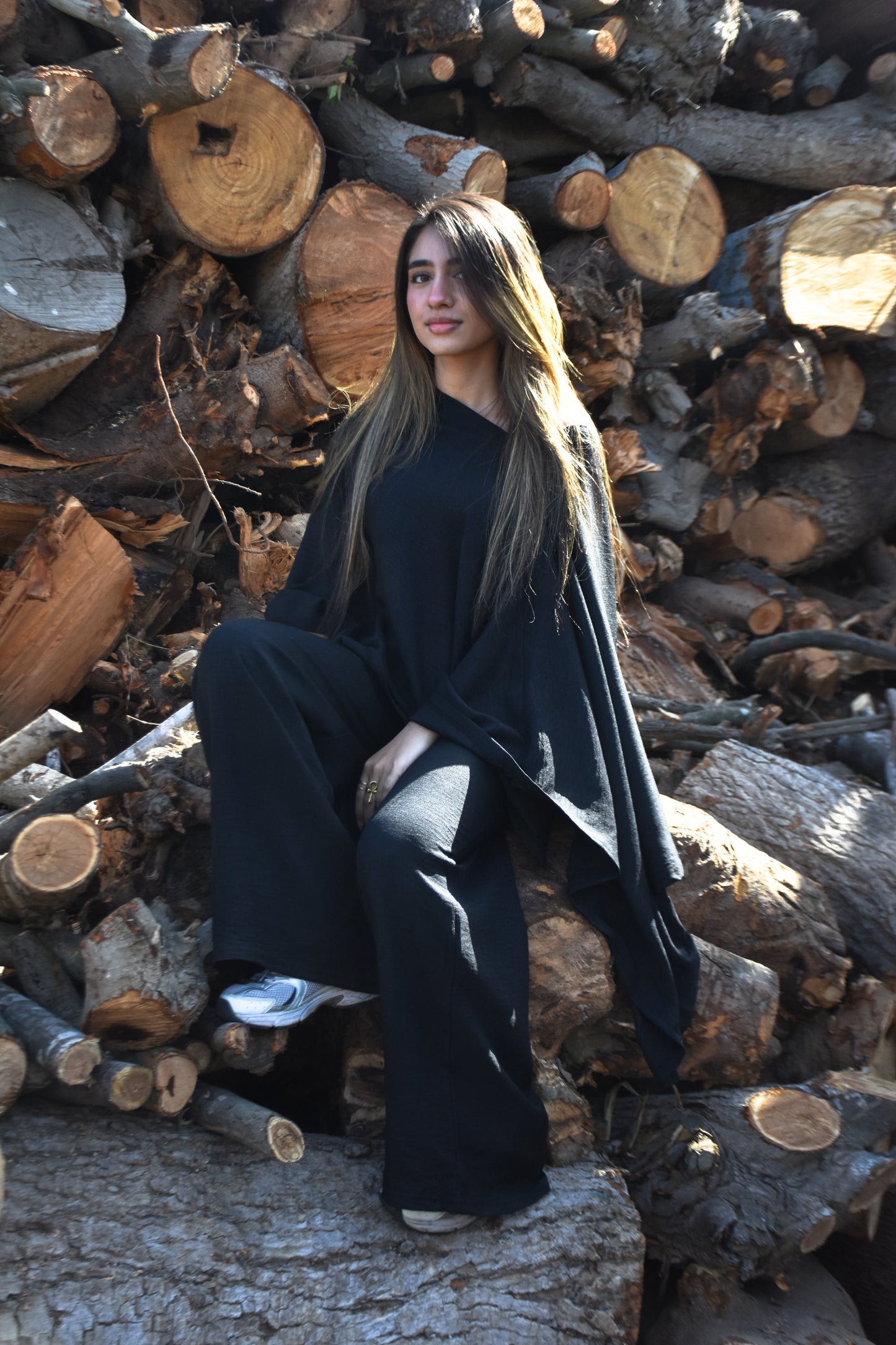 Layl set in black