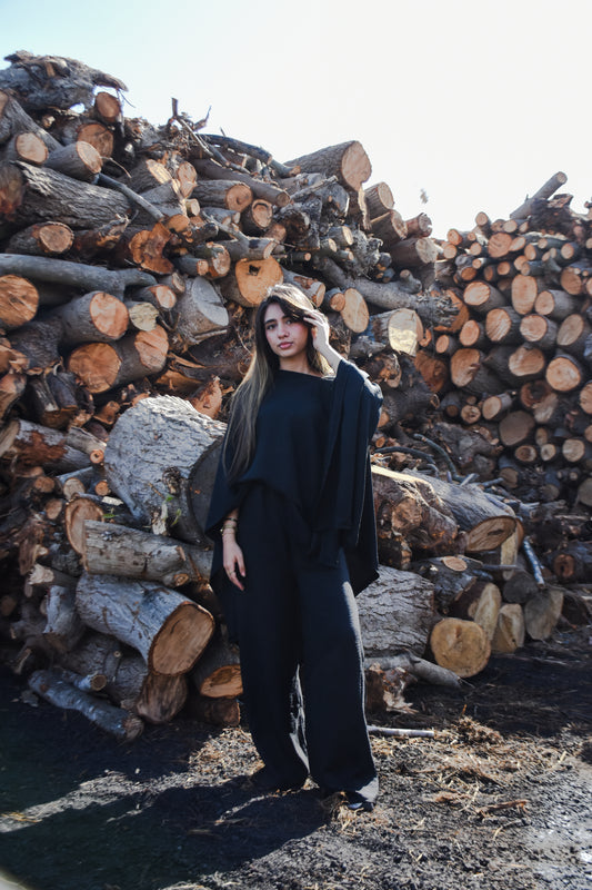 Layl set in black