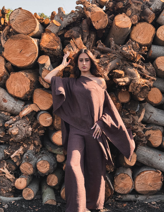Layl set in brown
